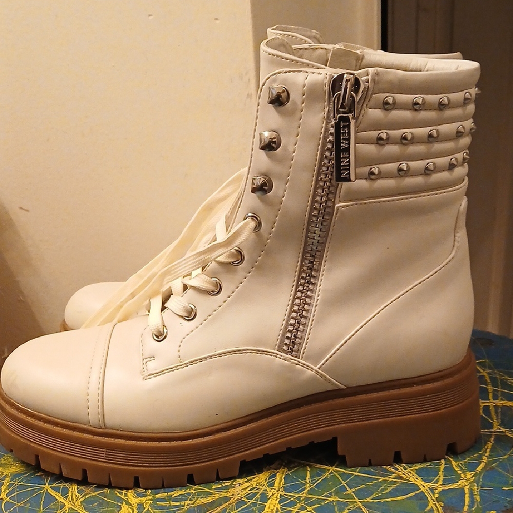 Nine West White and Brown Chunky Combat Boots W Silver‎ Studs. Womens Sz.9.5
